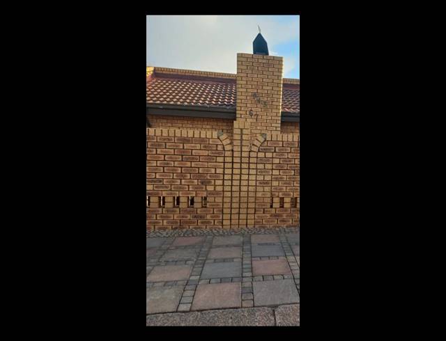 3 BEDROOM HOUSE FOR SALE IN NALEDI EXT 2
